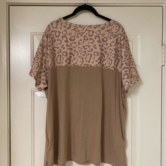 3X Leopard Print Short Sleeve Top - Tan and White - Picture 2 of 4